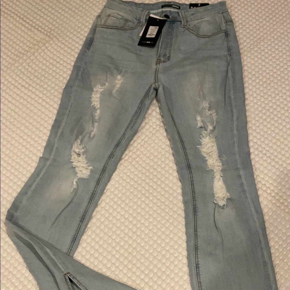 Sexy brand new w/tags light 💡 blue denim jeans from FASHION NOVA 4 woman 👩